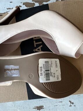 Le Château Moda Reflex Cream Peep-Toe Heels – Size 6.5